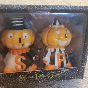Victoria Hutto Halloween Salt and Pepper Shakers Pumpkin Set Transpac NIB